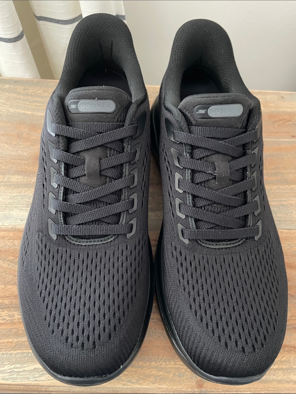 Skechers NEW  Men's Black Athletic Slip-In Lace-Up Sneakers. Arch fit